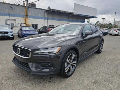 2025 Volvo V60 Cross Country Plus