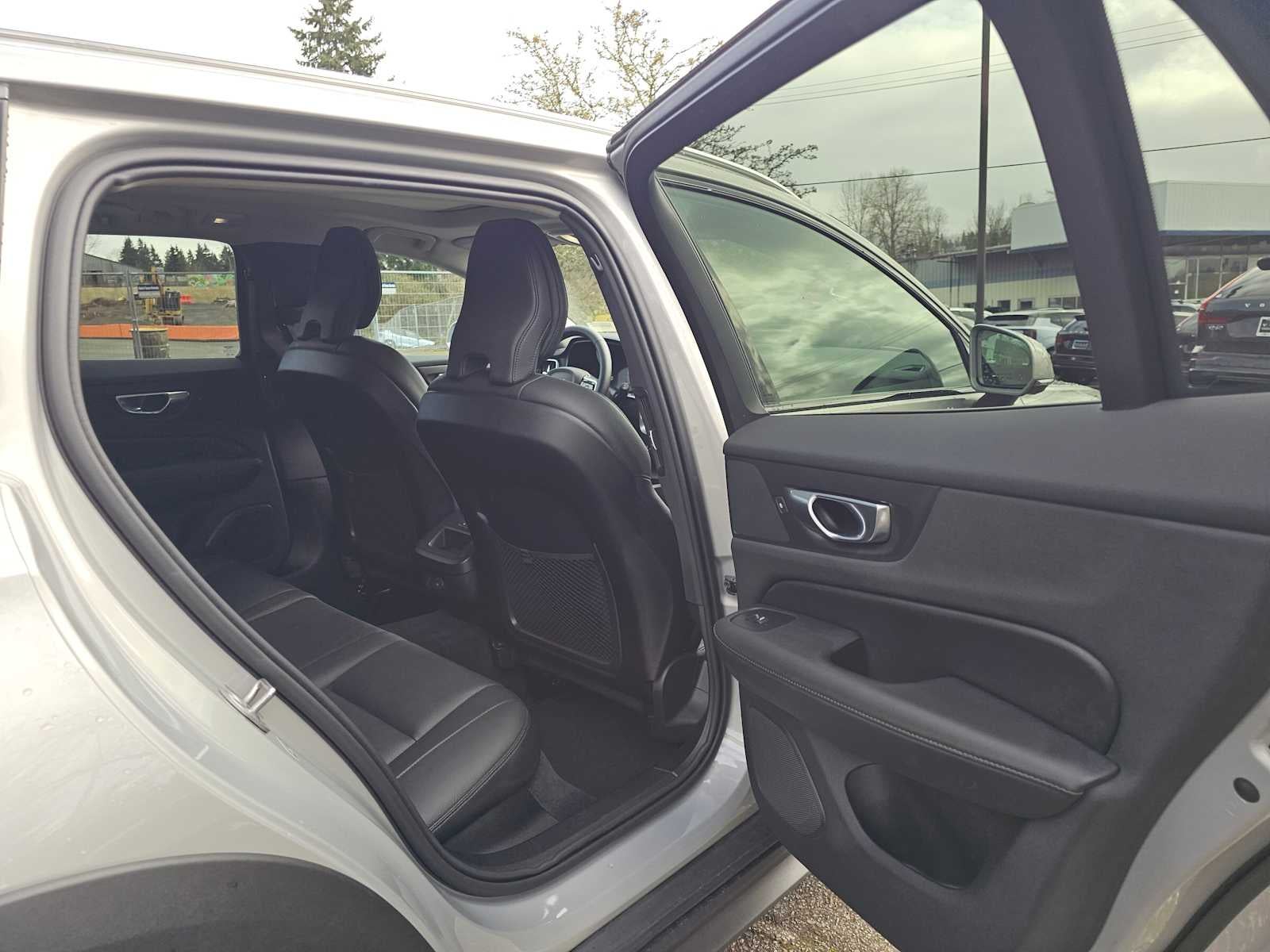 2025 Volvo V60 Cross Country Plus