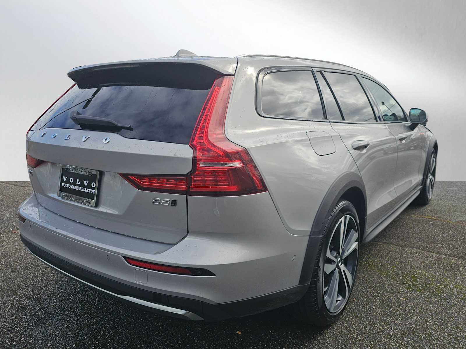 2025 Volvo V60 Cross Country Plus