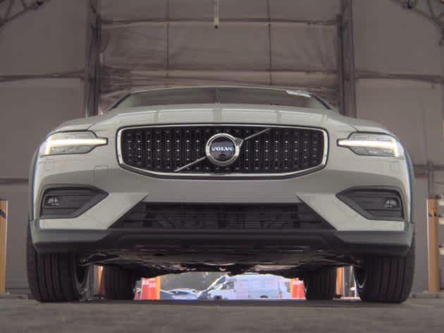 2025 Volvo V60 Cross Country Plus