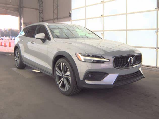 2025 Volvo V60 Cross Country Plus