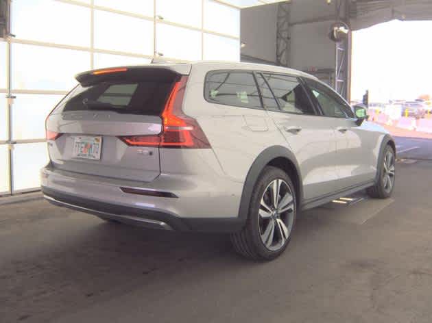 2025 Volvo V60 Cross Country Plus