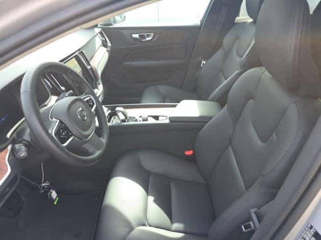 2025 Volvo V60 Cross Country Plus