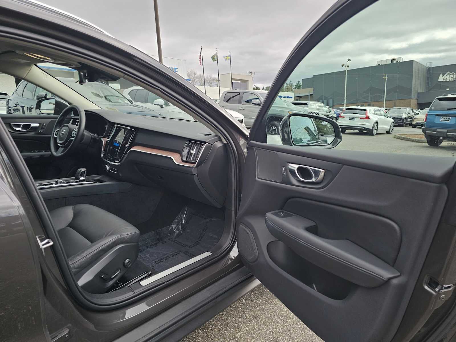 2025 Volvo V60 Cross Country Plus