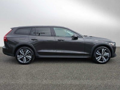 2025 Volvo V60 Cross Country Plus