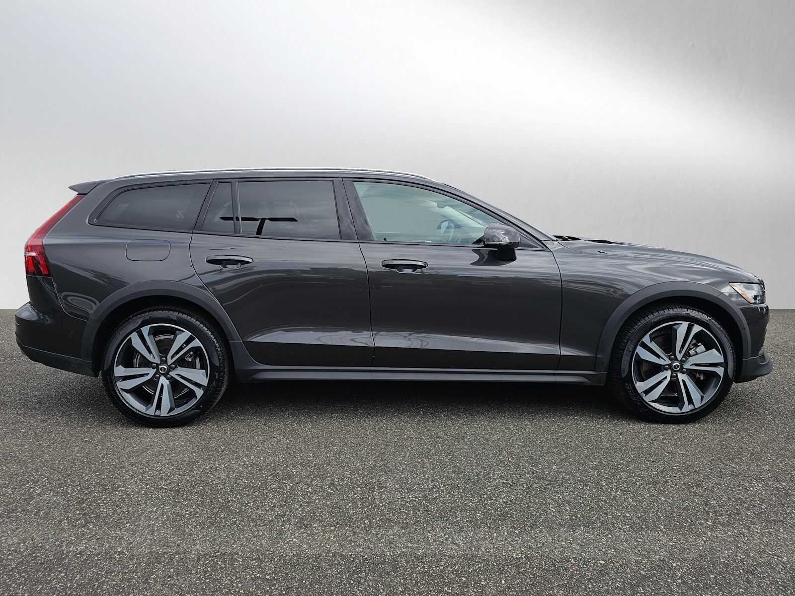2025 Volvo V60 Cross Country Plus
