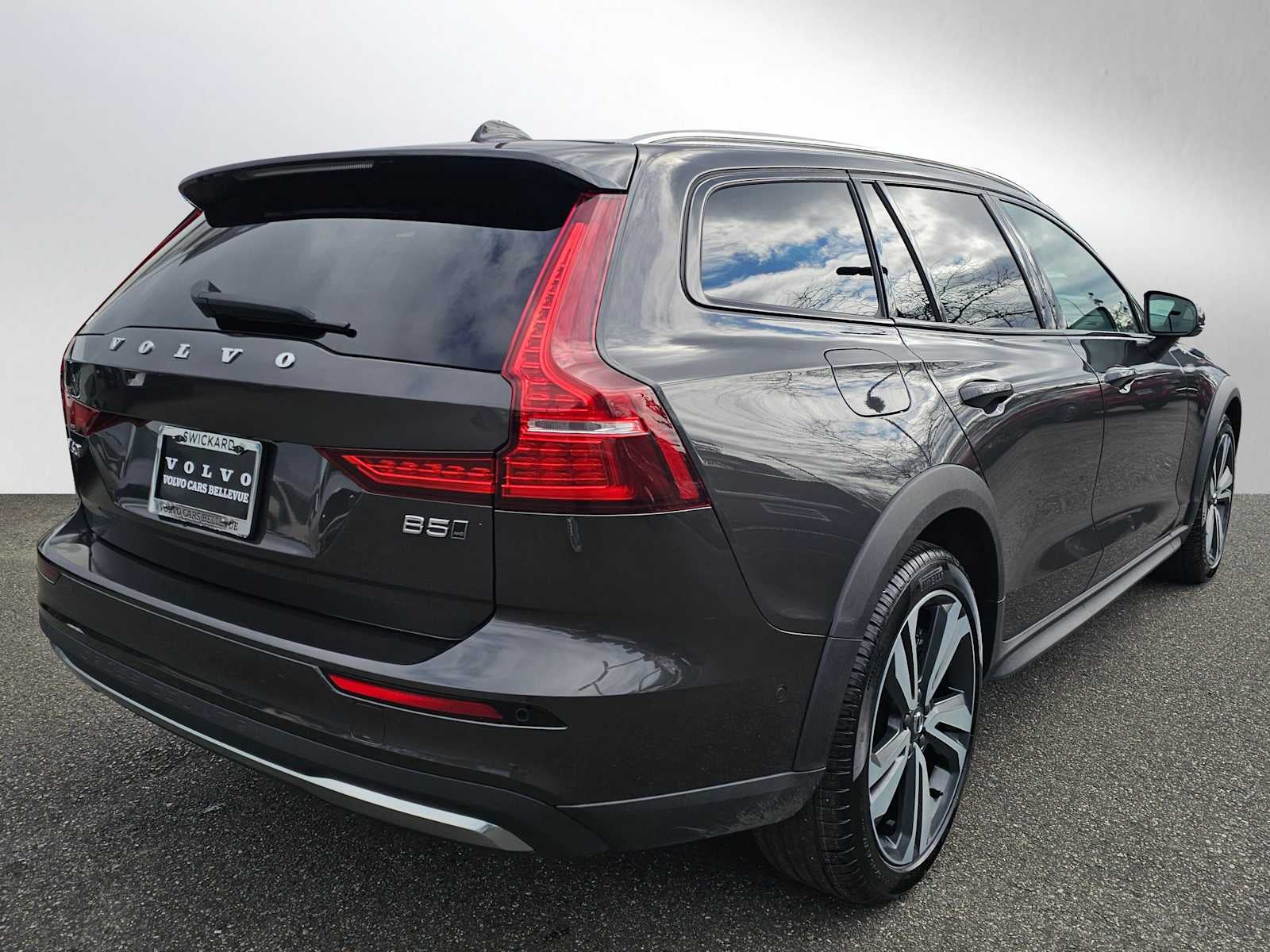 2025 Volvo V60 Cross Country Plus