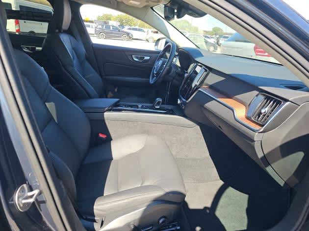 2025 Volvo V60 Cross Country Plus