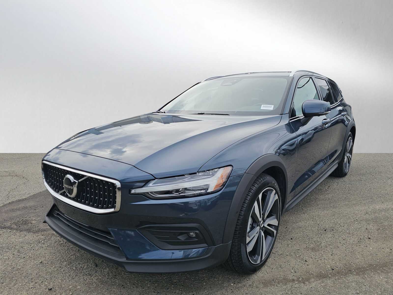 2025 Volvo V60 Cross Country Plus