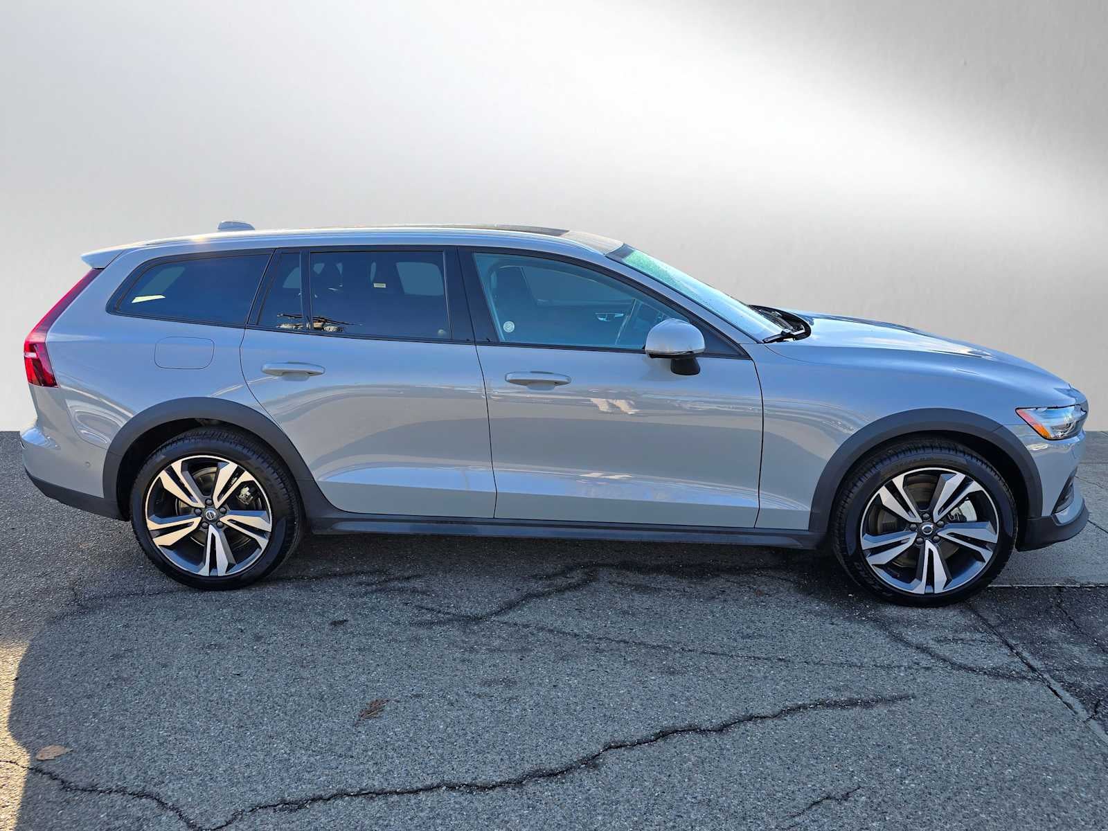 2025 Volvo V60 Cross Country Plus