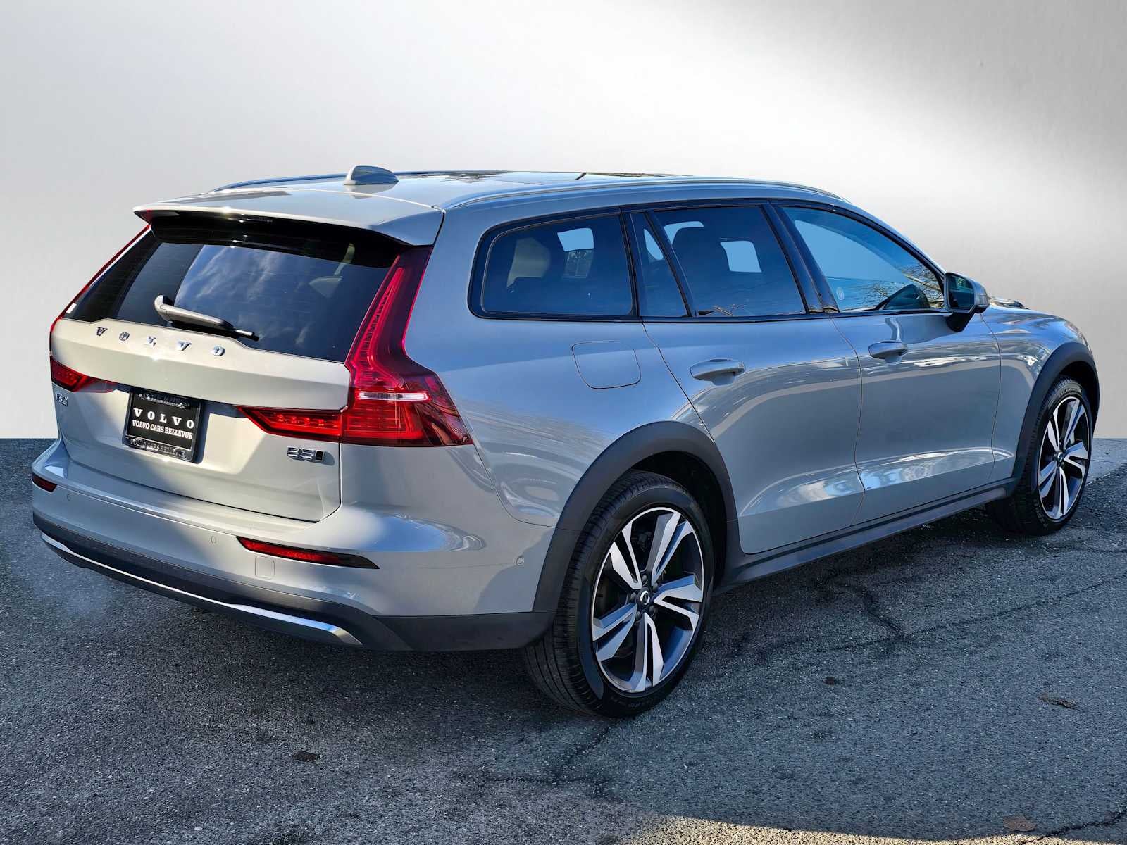 2025 Volvo V60 Cross Country Plus
