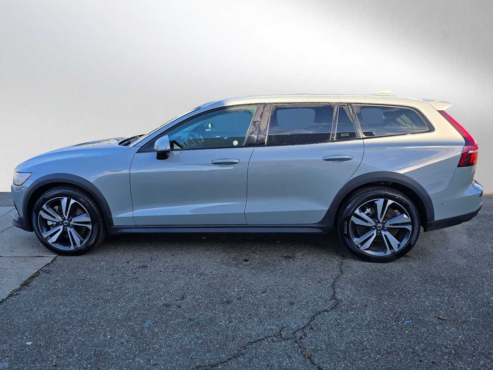 2025 Volvo V60 Cross Country Plus
