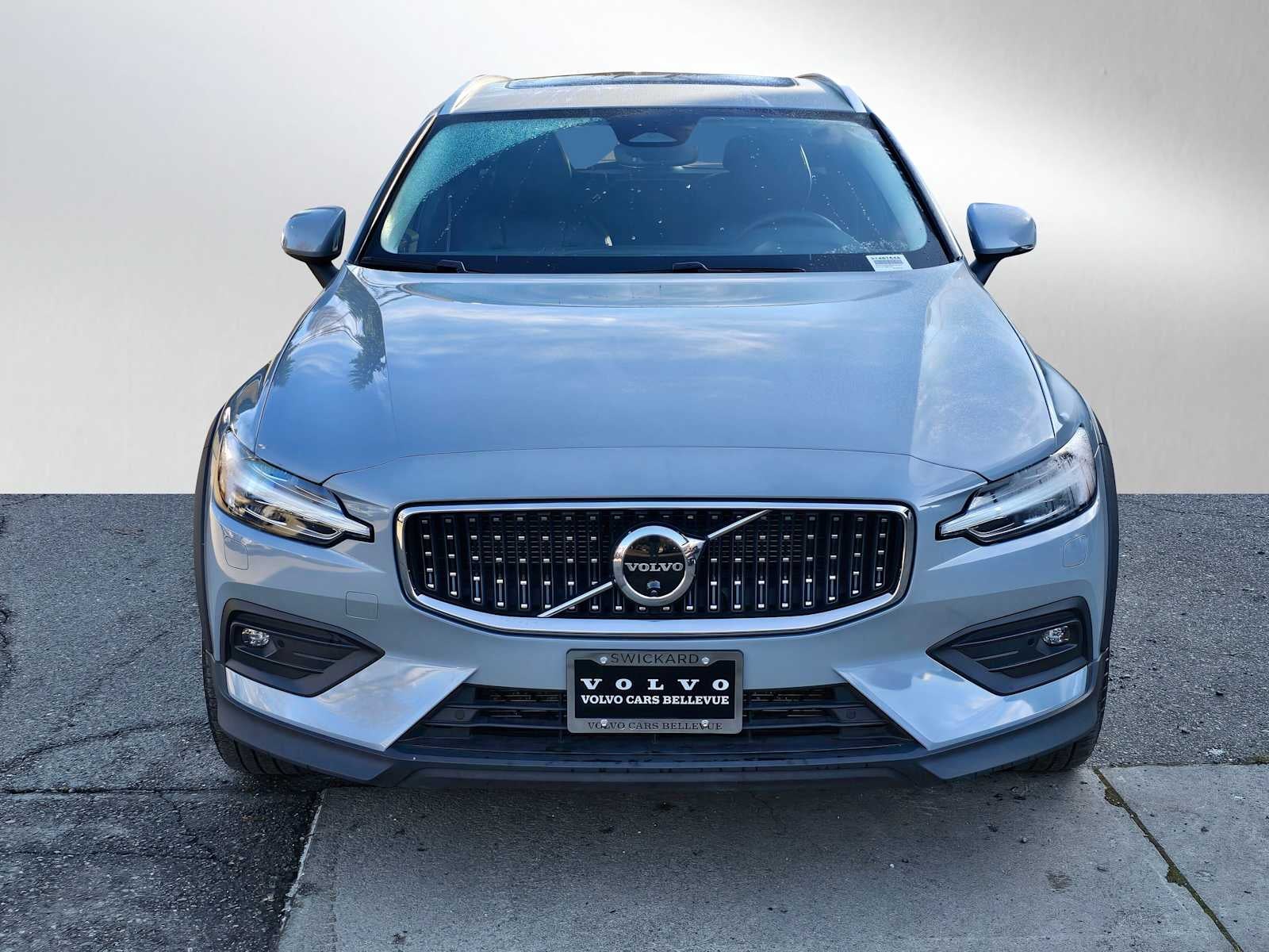 2025 Volvo V60 Cross Country Plus