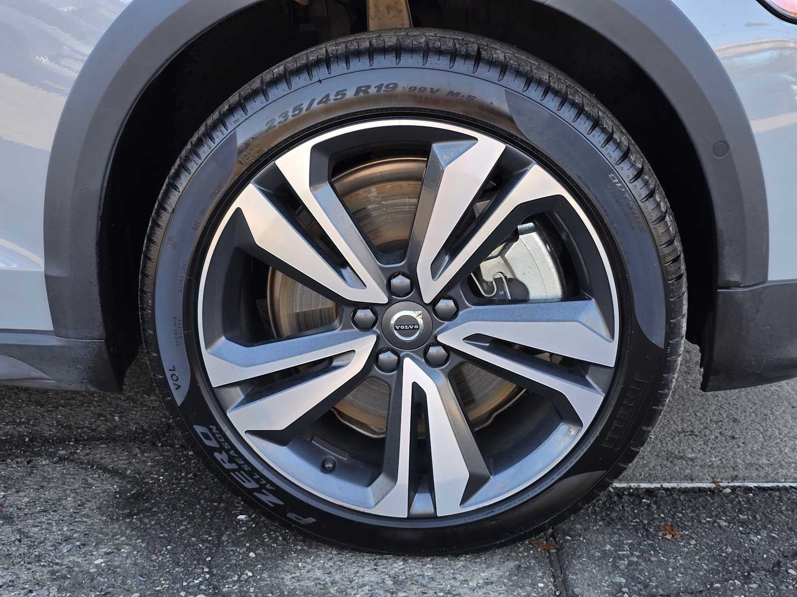 2025 Volvo V60 Cross Country Plus