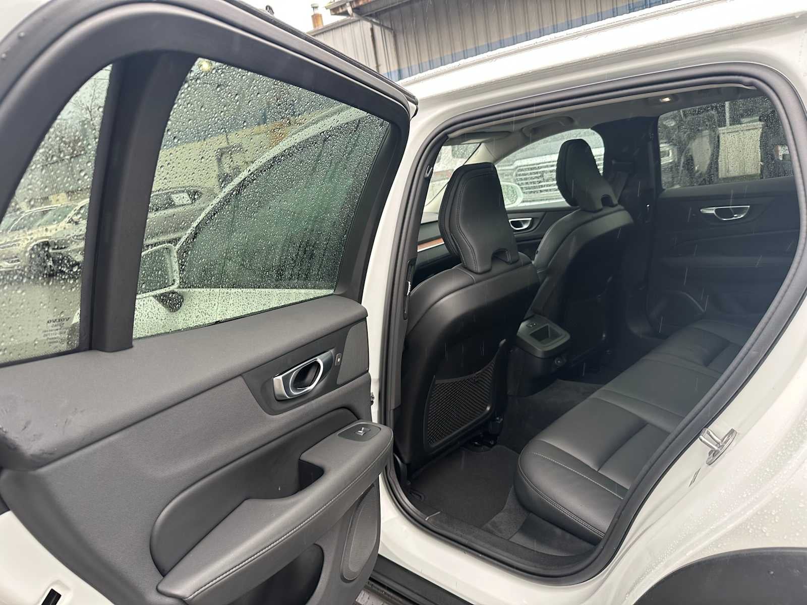 2025 Volvo V60 Cross Country Plus