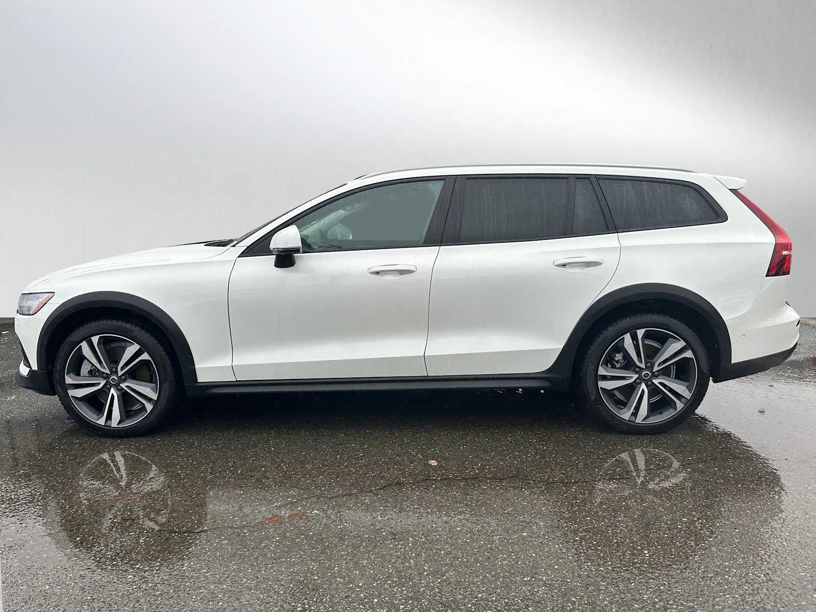 2025 Volvo V60 Cross Country Plus