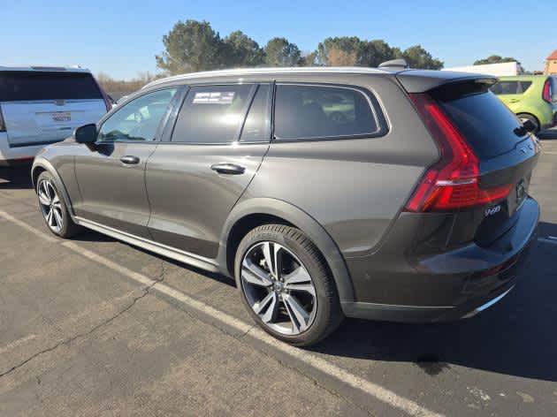 2025 Volvo V60 Cross Country Plus