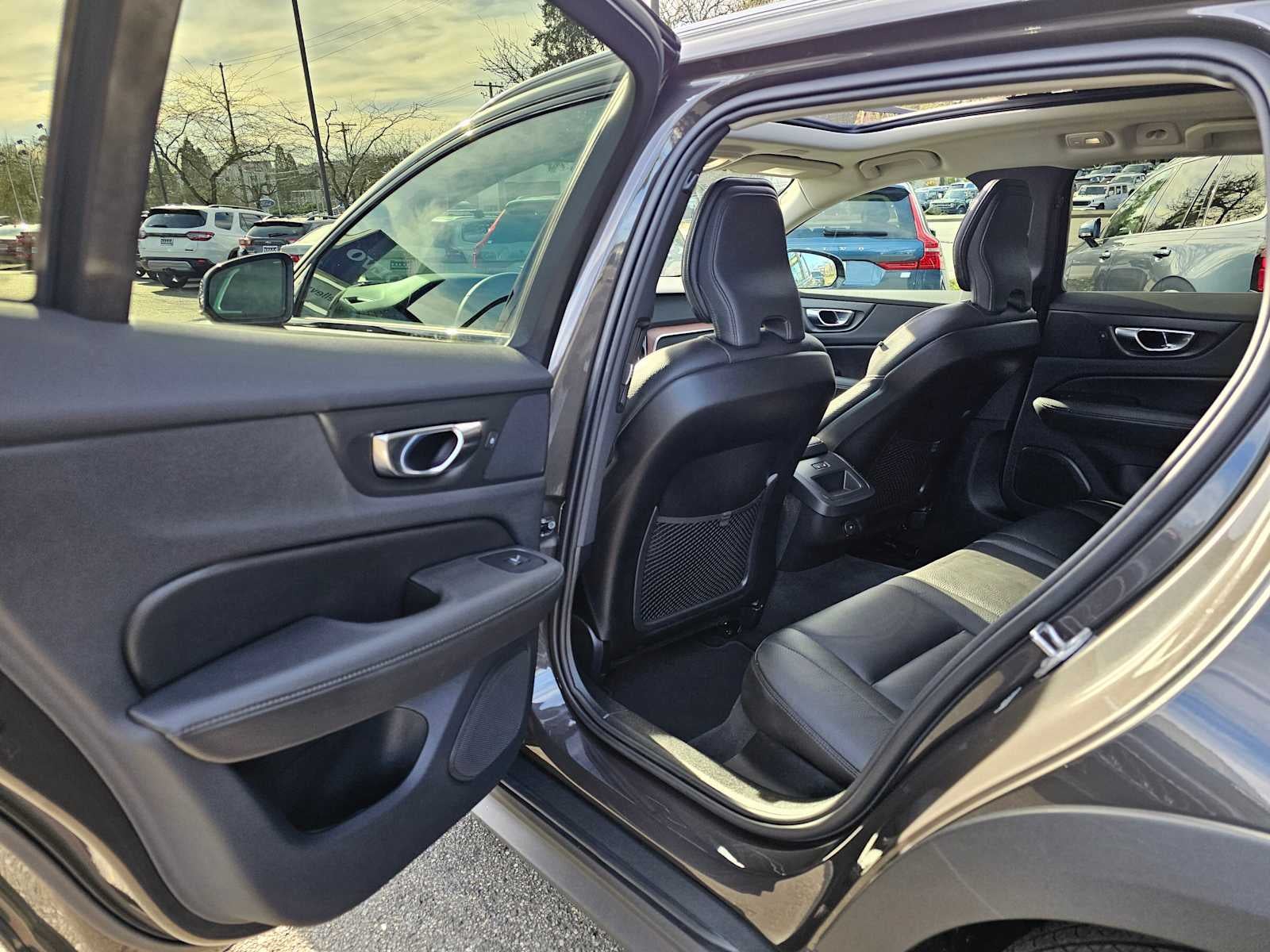 2025 Volvo V60 Cross Country Plus