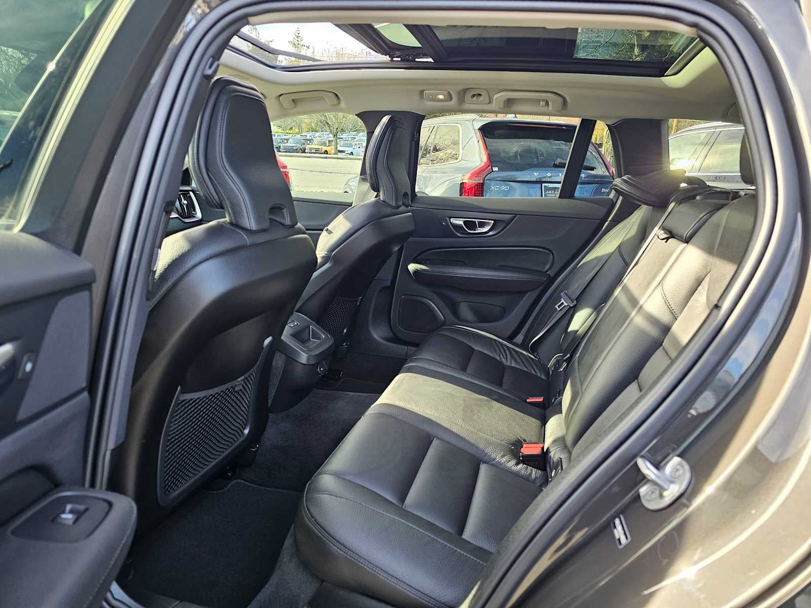 2025 Volvo V60 Cross Country Plus