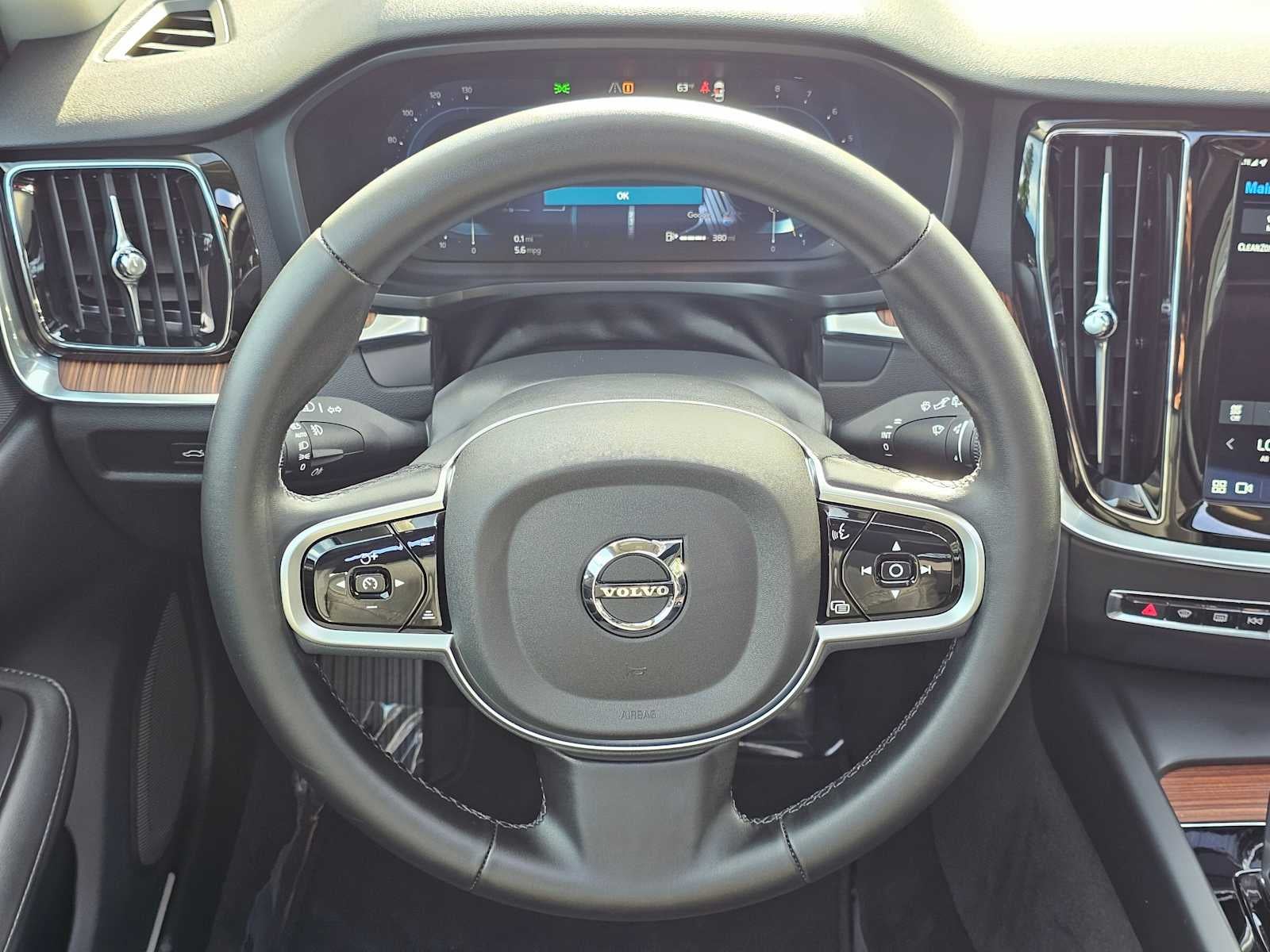 2025 Volvo V60 Cross Country Plus