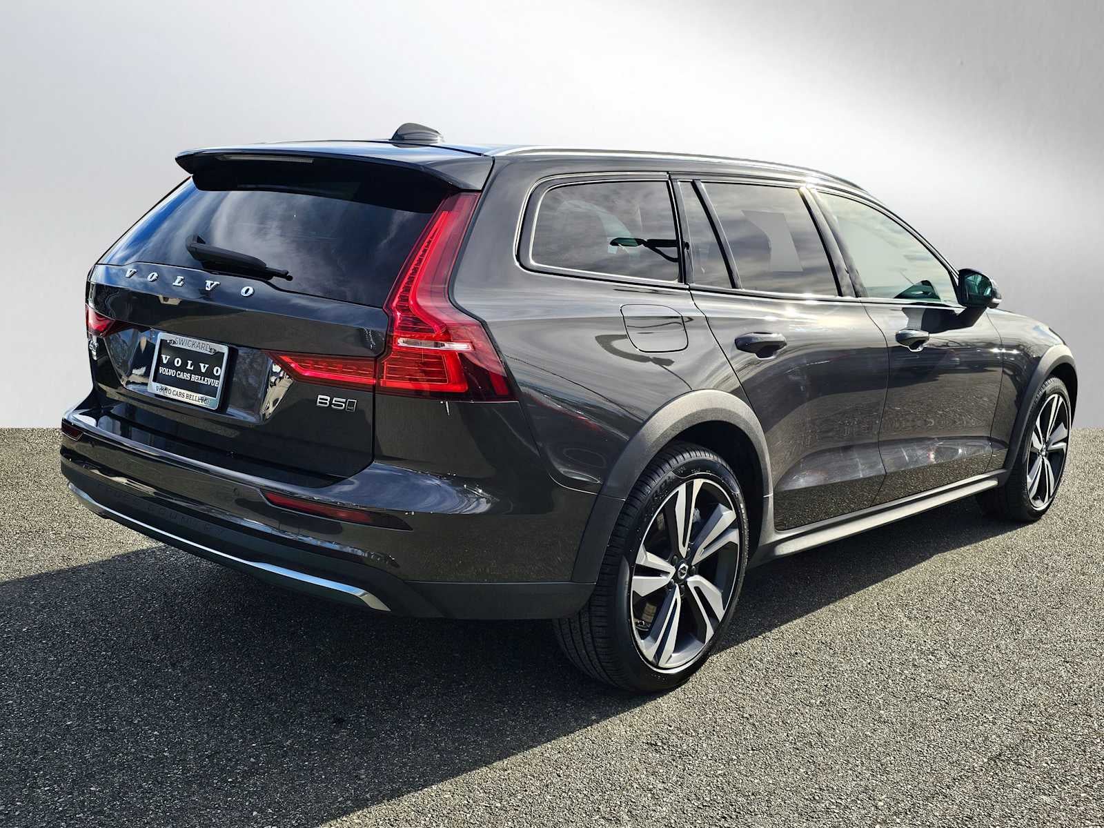 2025 Volvo V60 Cross Country Plus