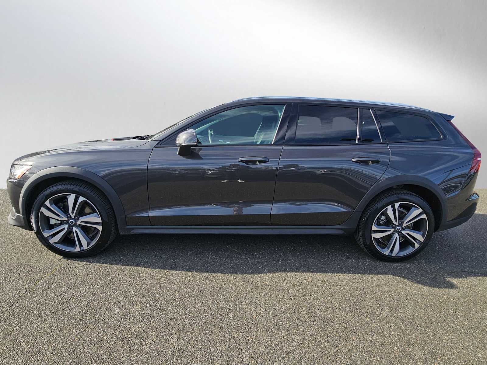 2025 Volvo V60 Cross Country Plus