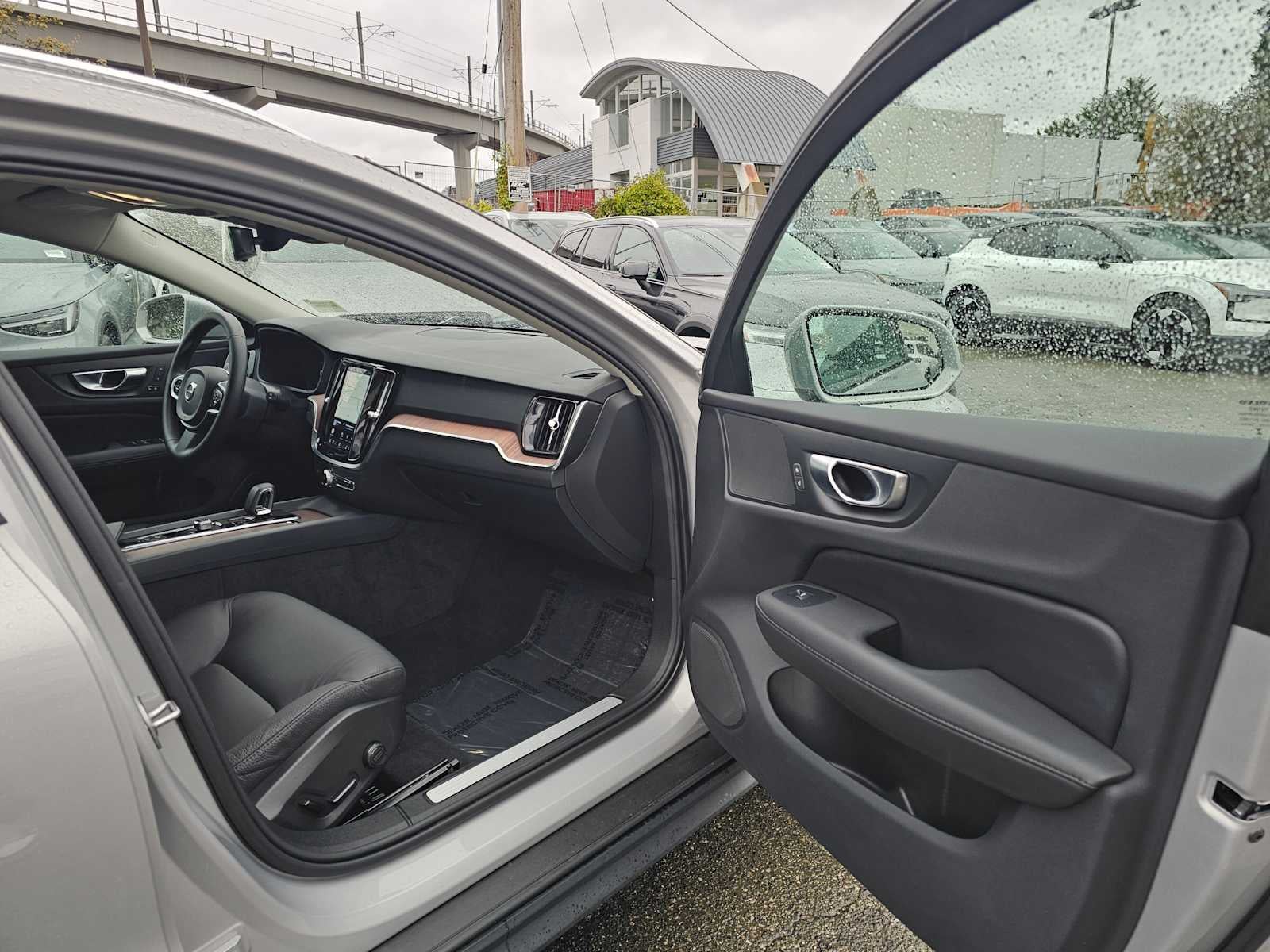 2025 Volvo V60 Cross Country Plus