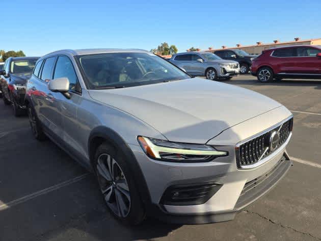 2025 Volvo V60 Cross Country Plus
