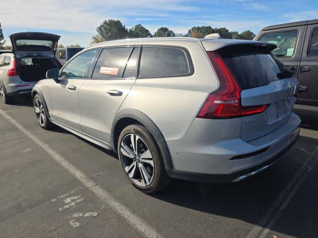 2025 Volvo V60 Cross Country Plus