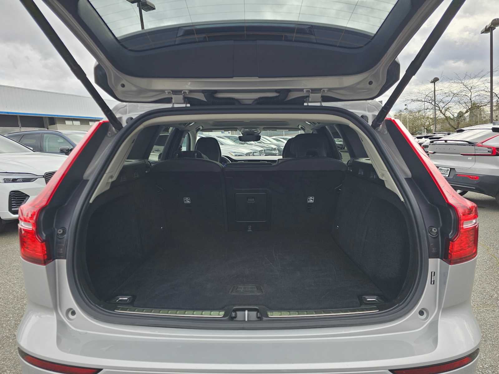 2025 Volvo V60 Cross Country Plus