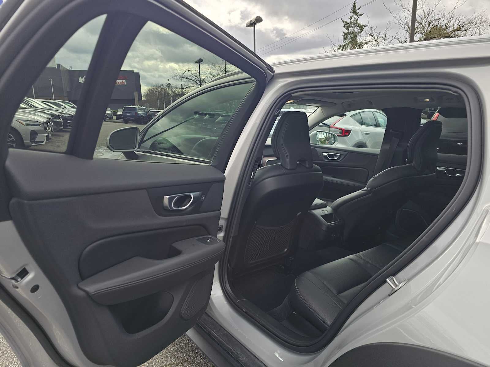 2025 Volvo V60 Cross Country Plus