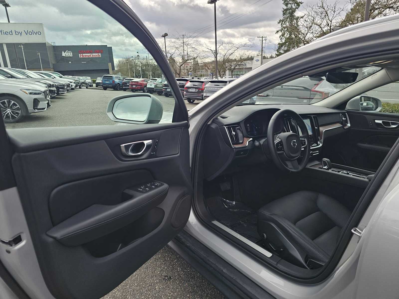 2025 Volvo V60 Cross Country Plus