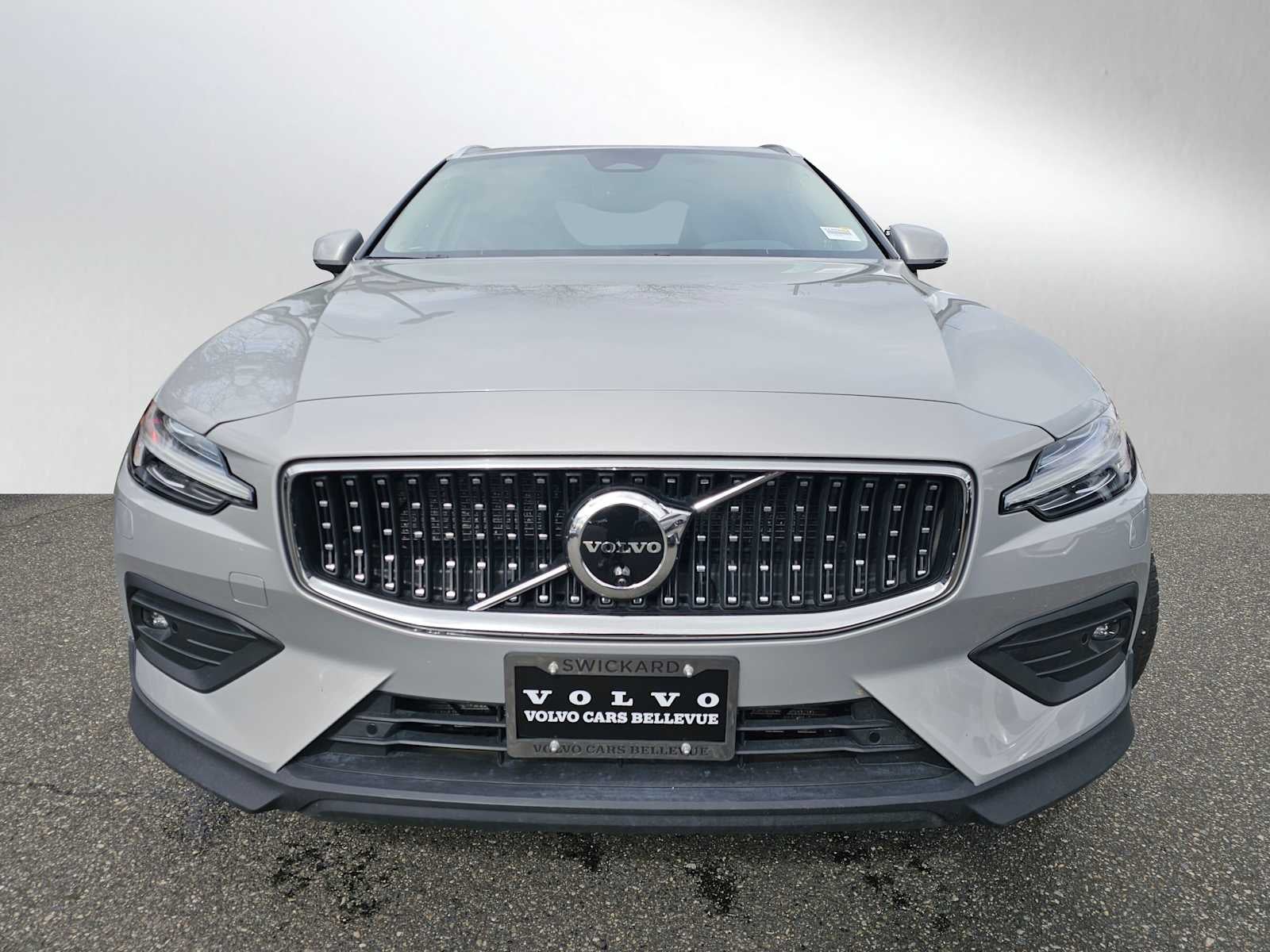 2025 Volvo V60 Cross Country Plus