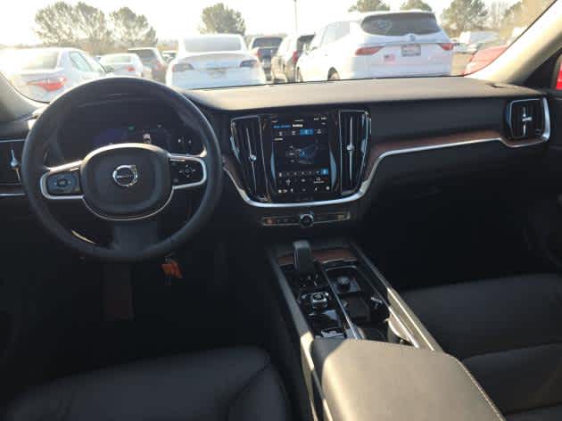 2025 Volvo V60 Cross Country Plus