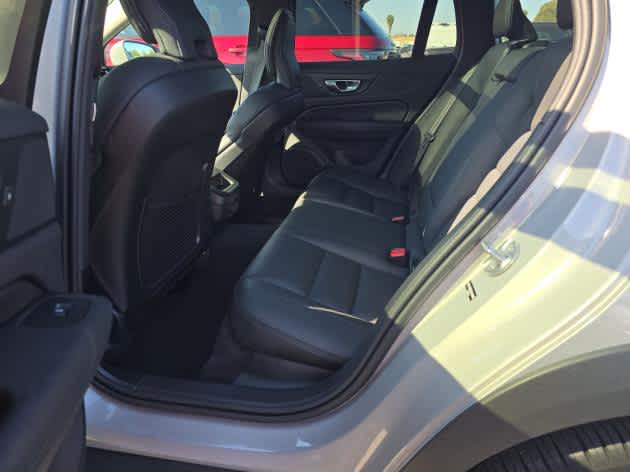 2025 Volvo V60 Cross Country Plus