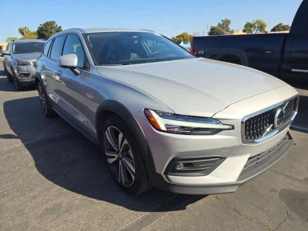 2025 Volvo V60 Cross Country Plus