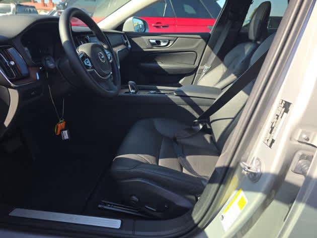 2025 Volvo V60 Cross Country Plus