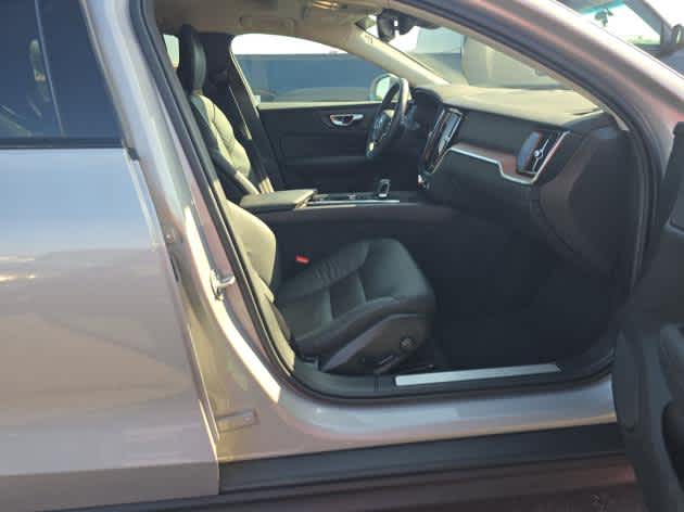 2025 Volvo V60 Cross Country Plus