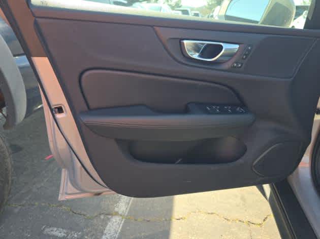 2025 Volvo V60 Cross Country Plus