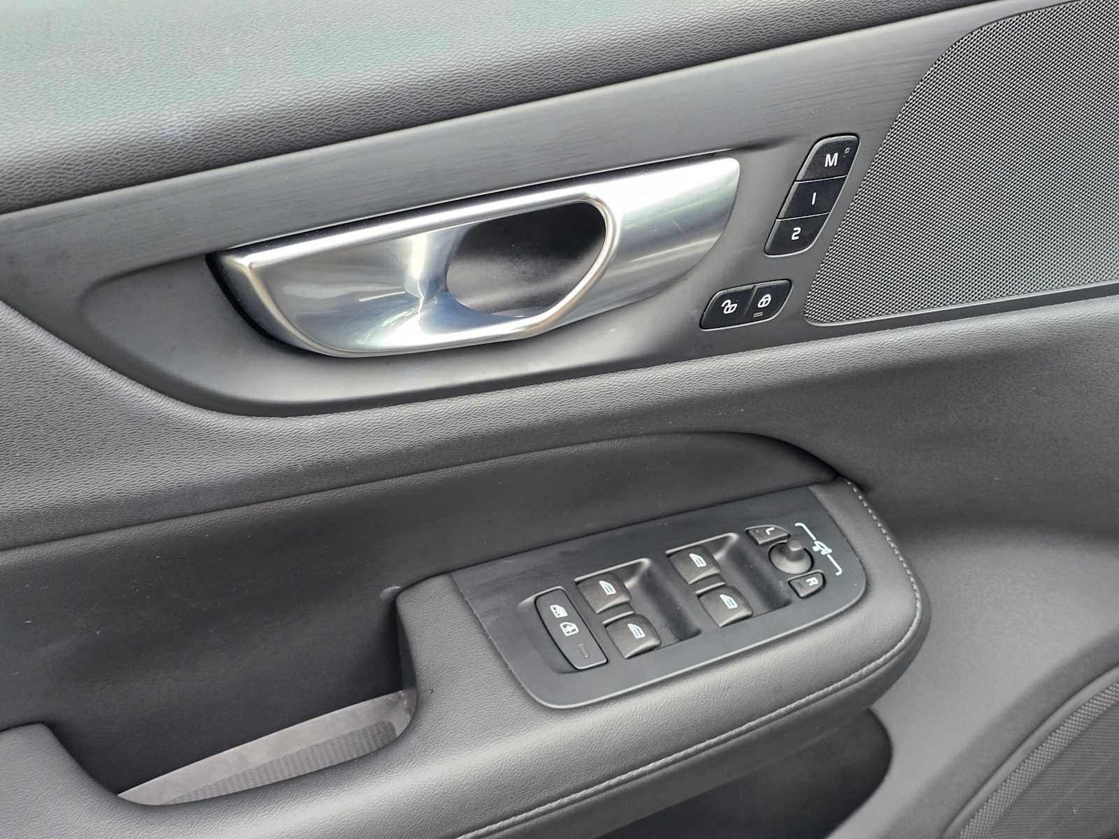 2025 Volvo V60 Cross Country Plus