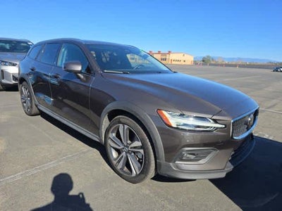 2025 Volvo V60 Cross Country Plus