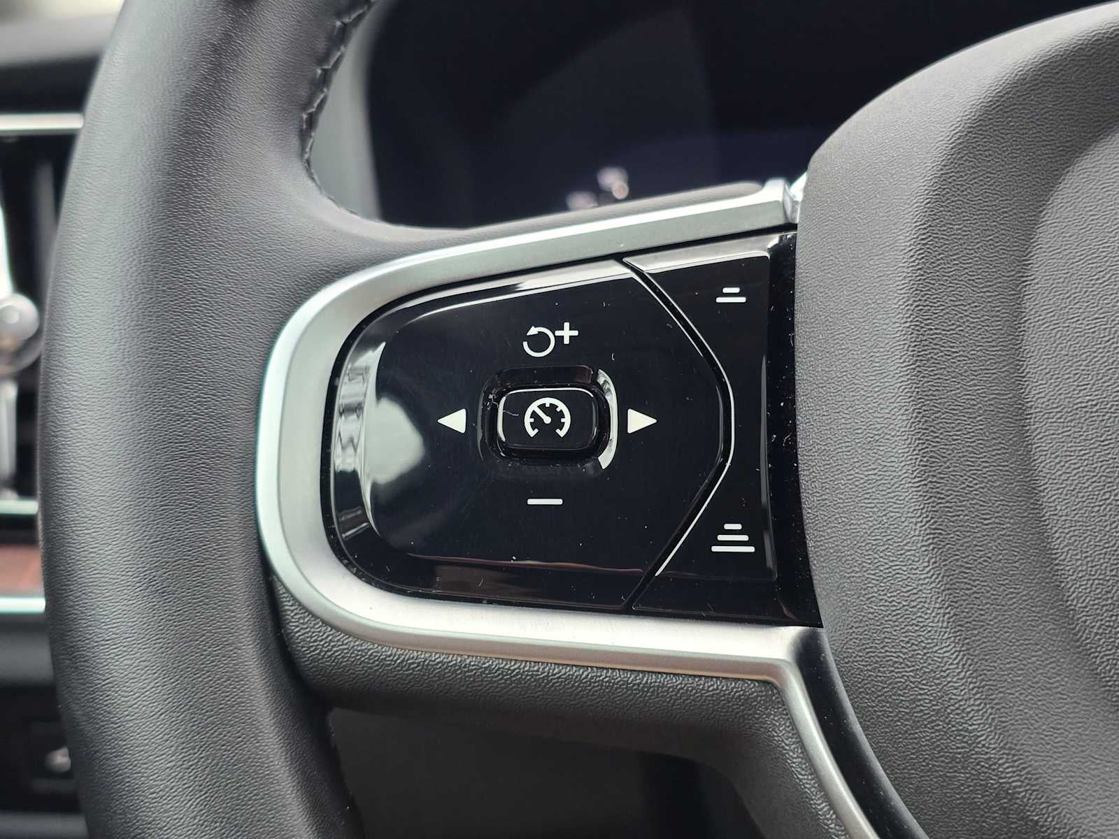 2025 Volvo V60 Cross Country Plus