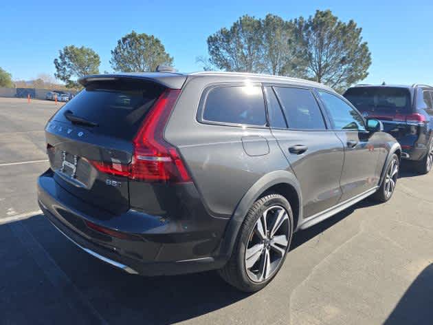 2025 Volvo V60 Cross Country Plus