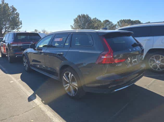 2025 Volvo V60 Cross Country Plus