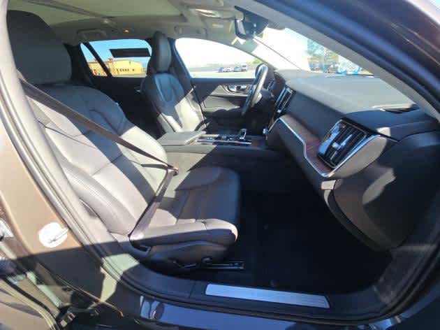 2025 Volvo V60 Cross Country Plus