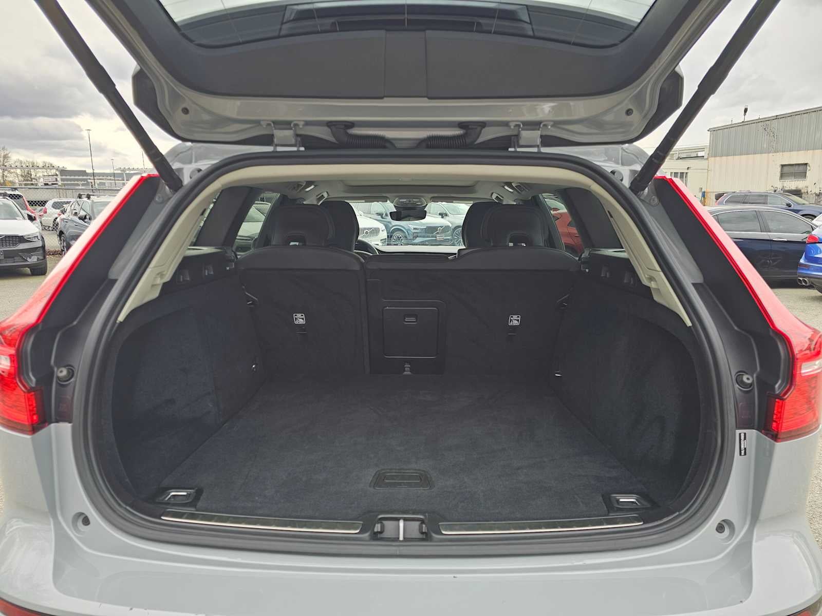 2025 Volvo V60 Cross Country Plus