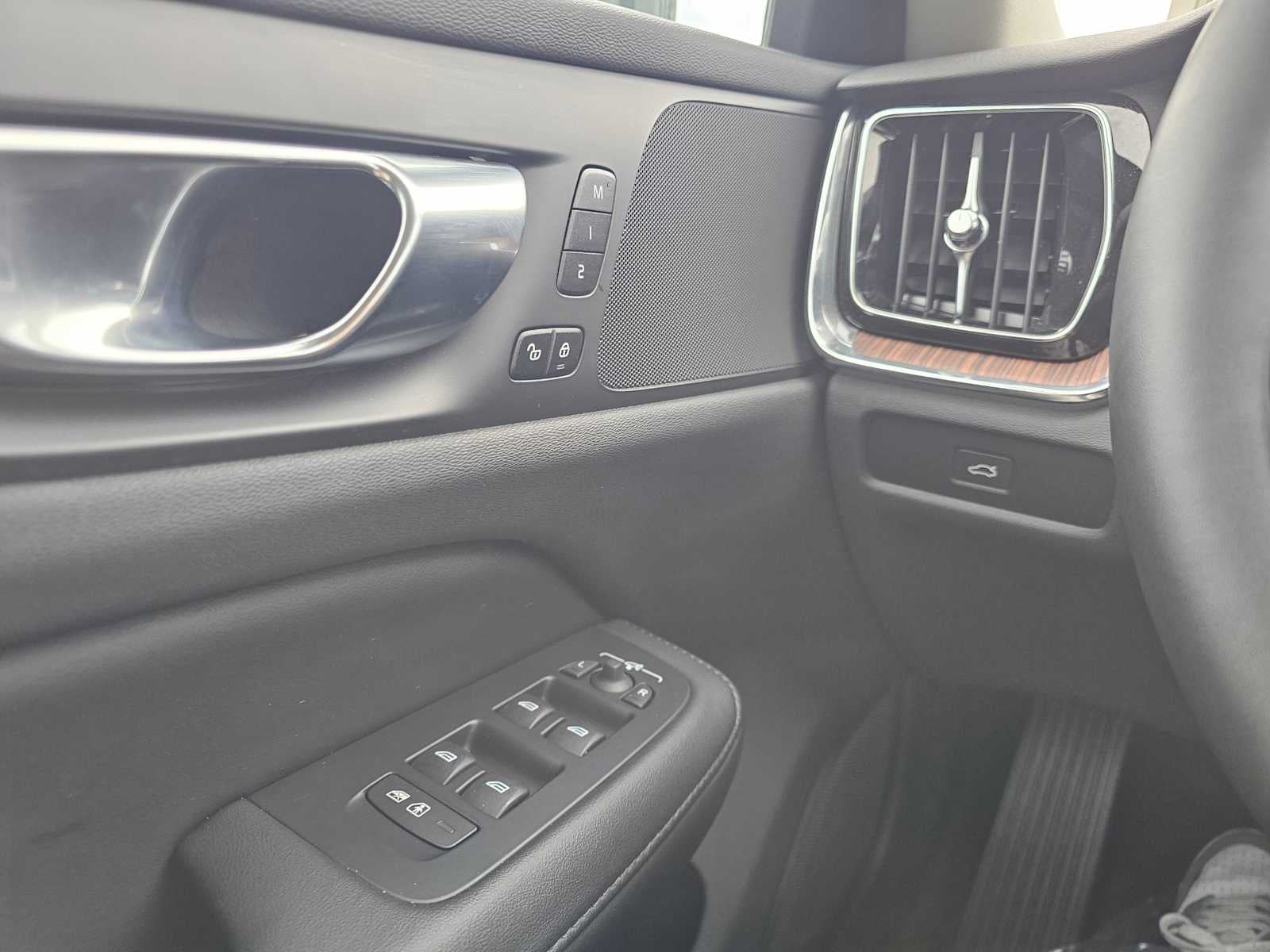 2025 Volvo V60 Cross Country Plus