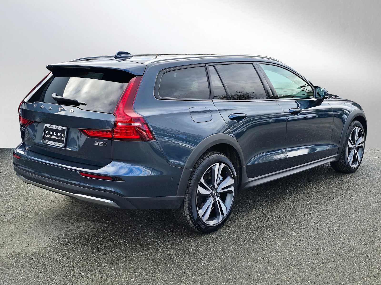 2025 Volvo V60 Cross Country Plus