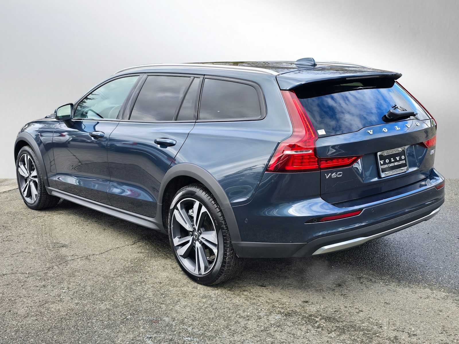 2025 Volvo V60 Cross Country Plus