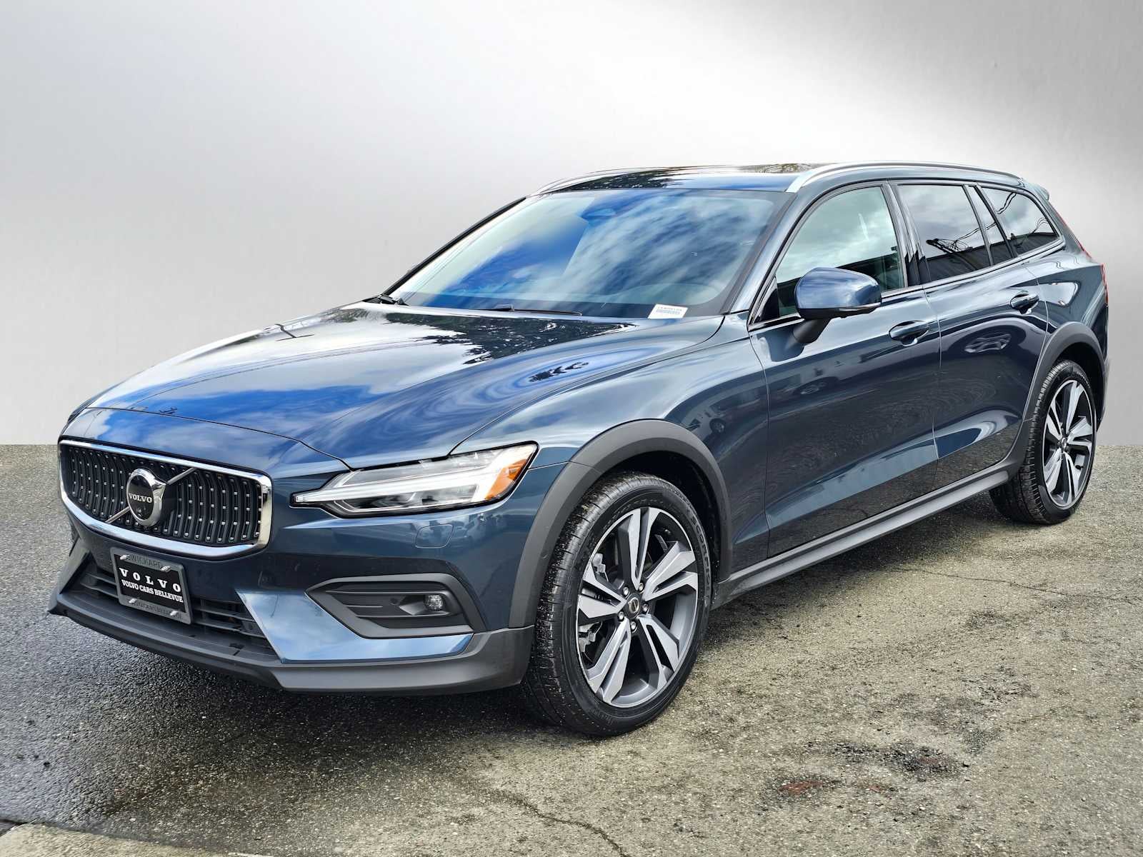2025 Volvo V60 Cross Country Plus